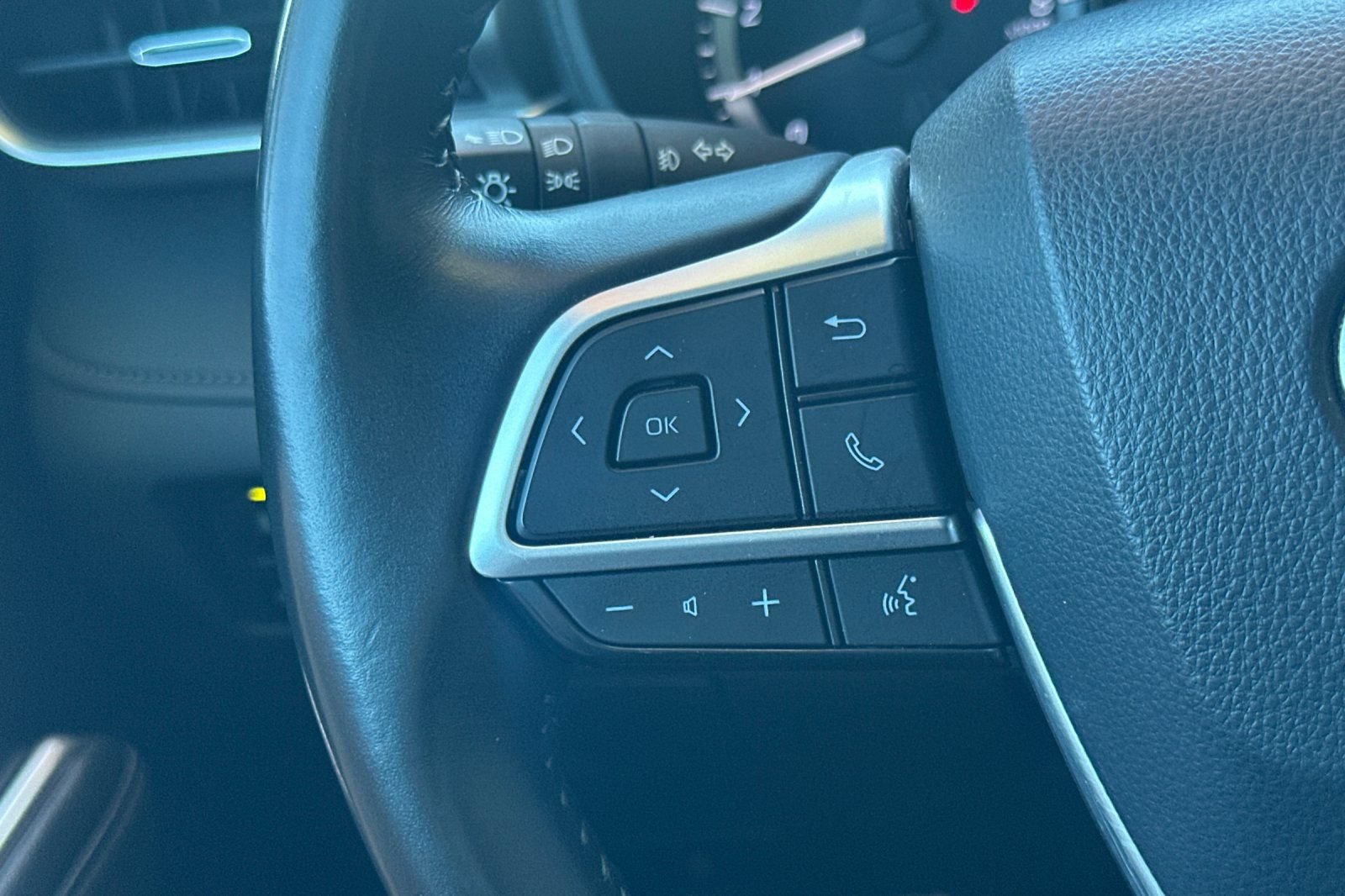 Used 2024 Toyota Highlander LE AWD/4WD image 27
