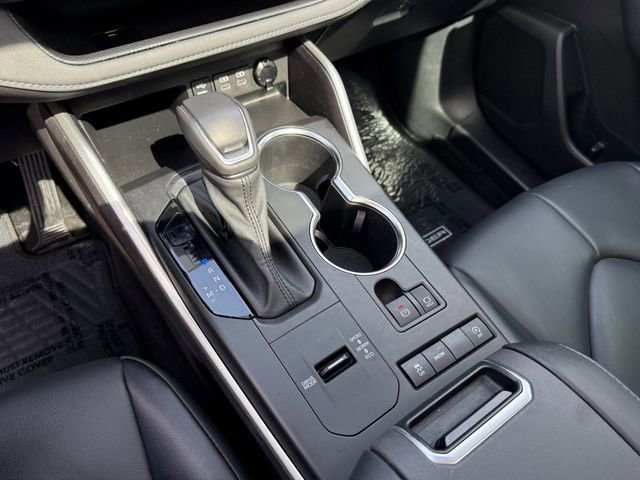 Used 2022 Toyota Highlander XLE image 18