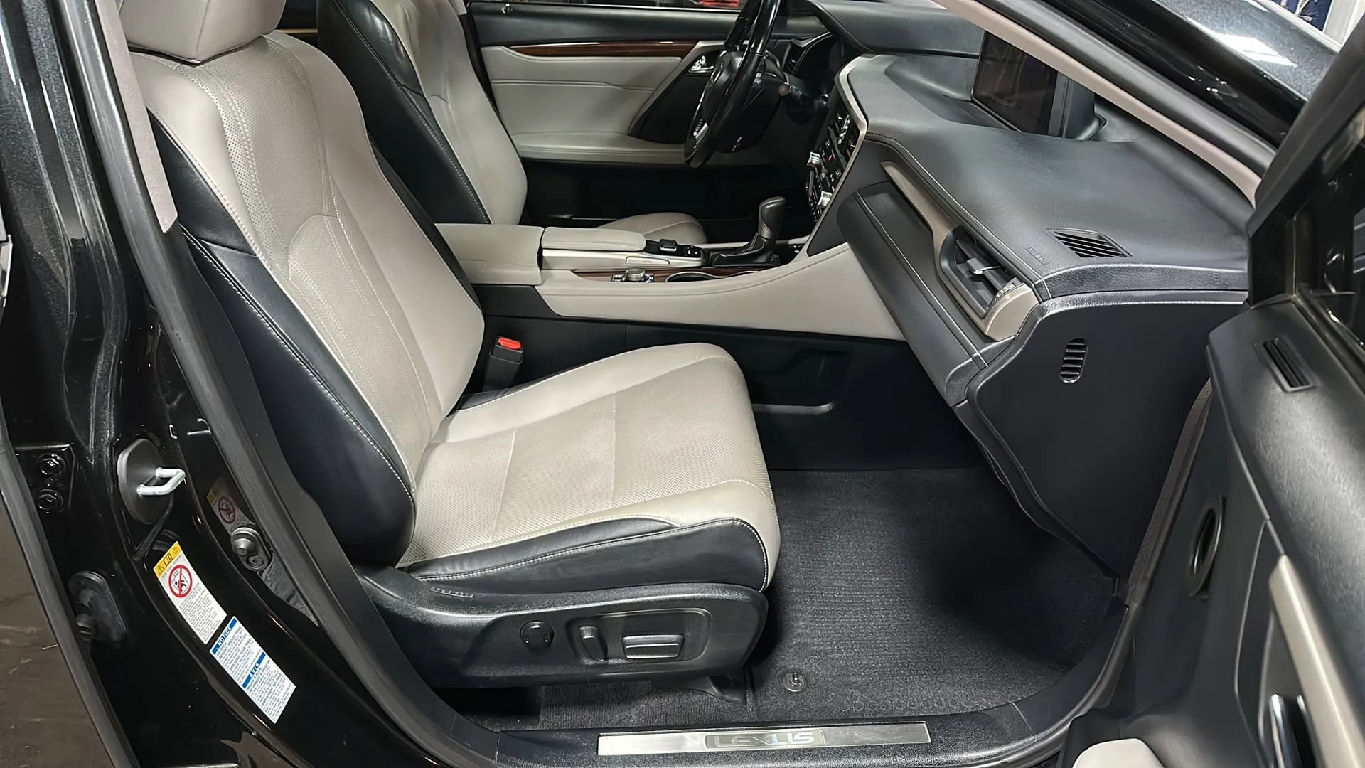 Used 2018 Lexus RX 350L AWD image 22