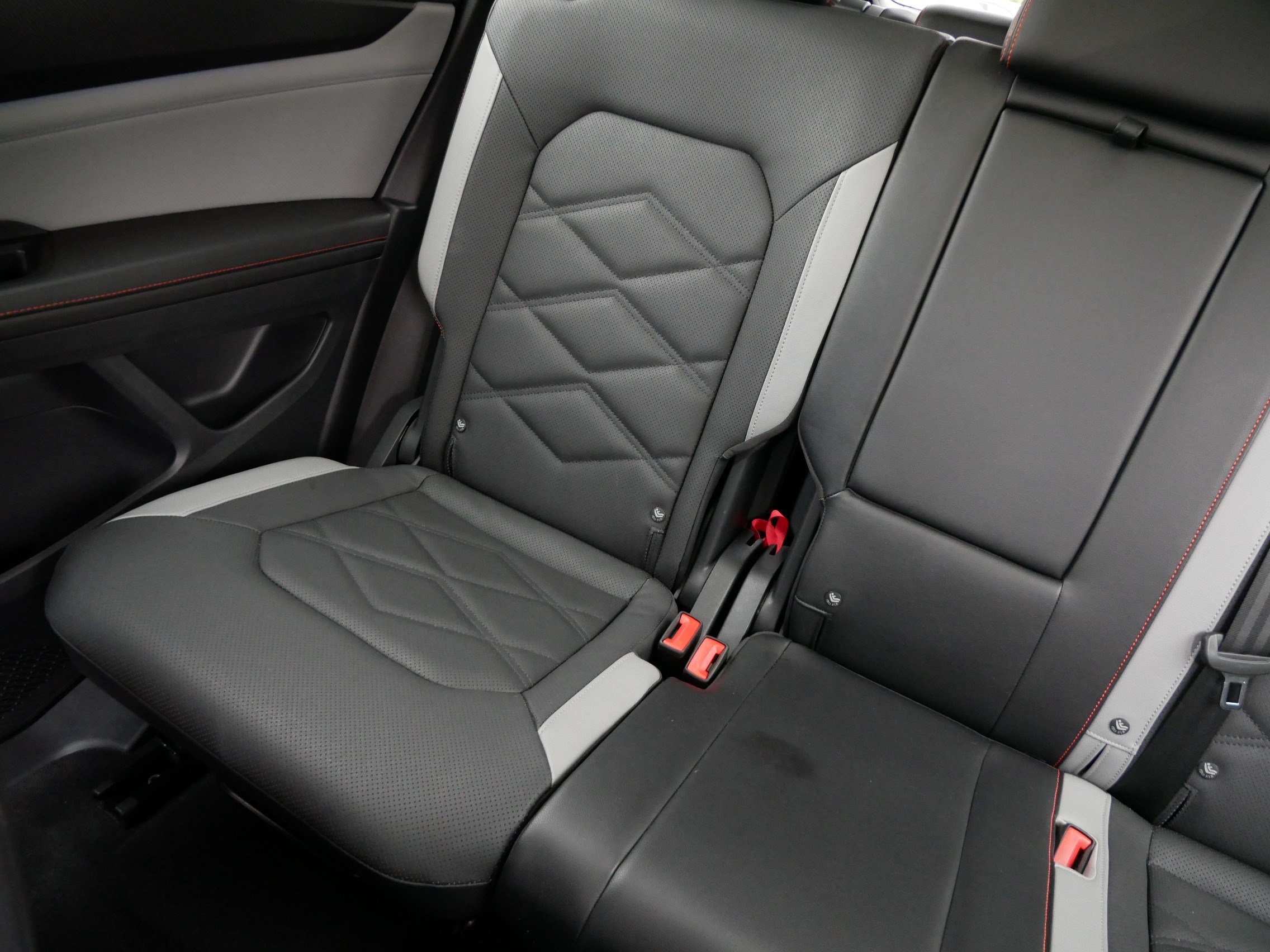 Certified 2024 Volkswagen Atlas Peak Edition SEL AWD/4WD image 12