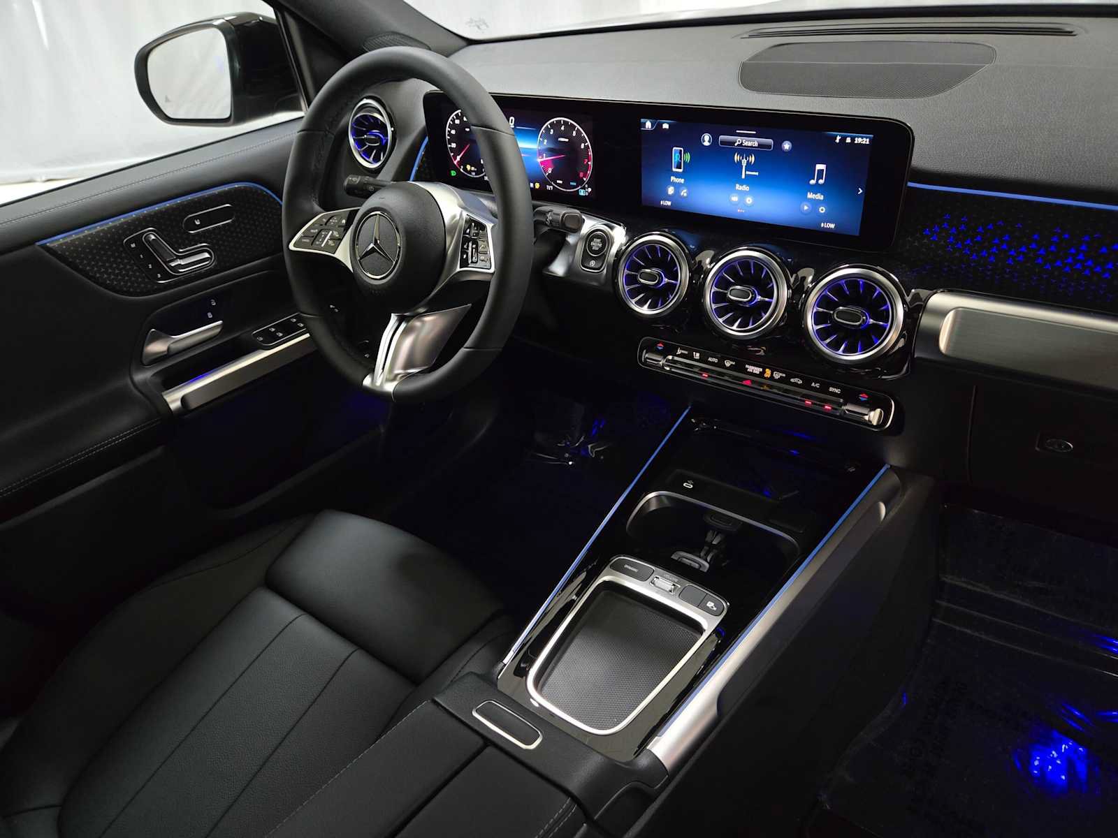 New 2026 Mercedes-Benz GLB 250 4MATIC image 10