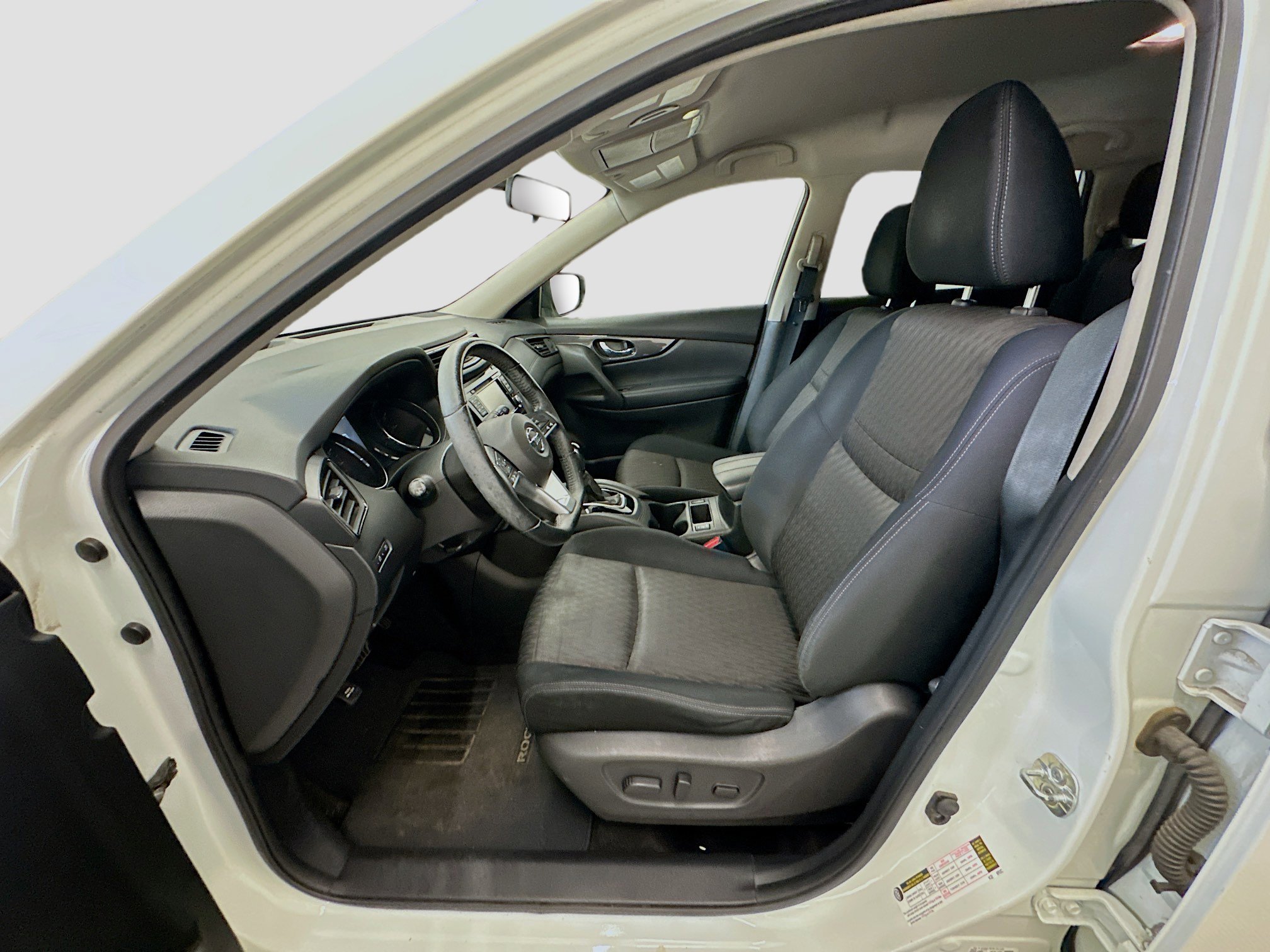 Used 2017 Nissan Rogue SV w/ SV Premium Package image 13