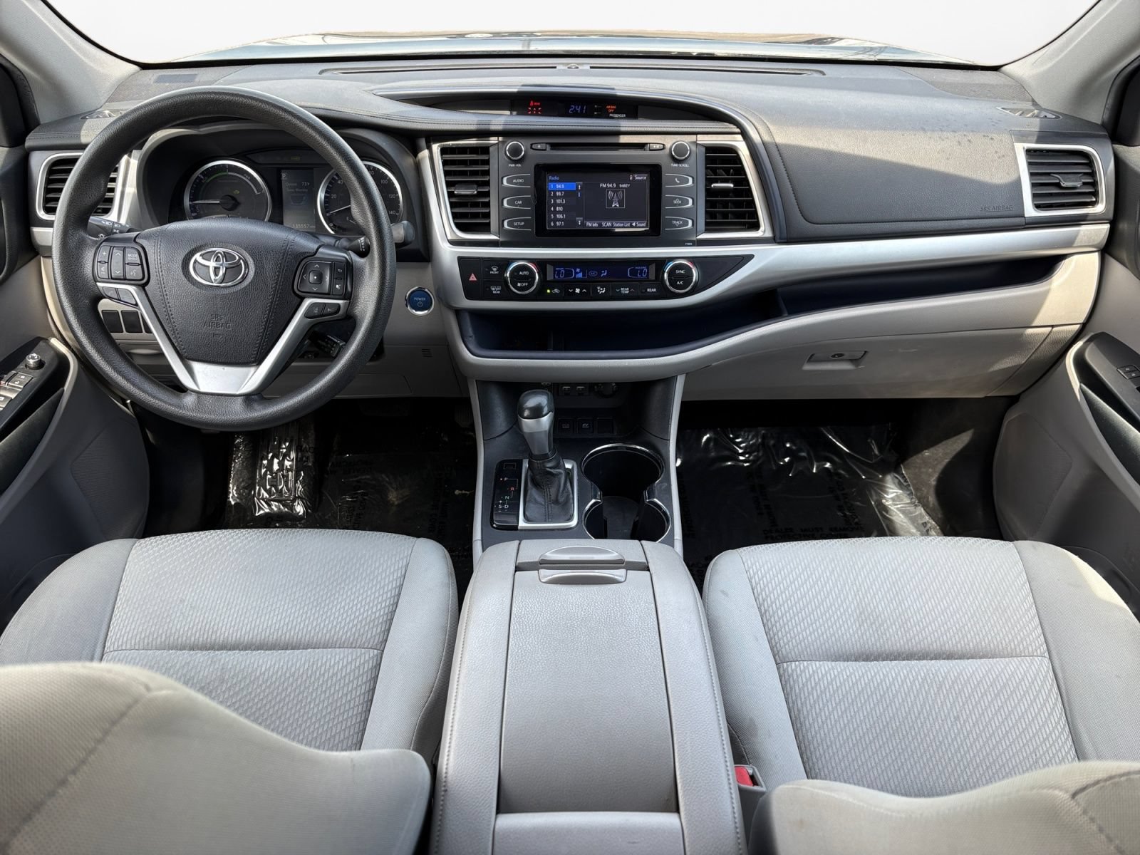 Used 2019 Toyota Highlander LE w/ Carpet Mat Package (TMS) AWD/4WD image 11