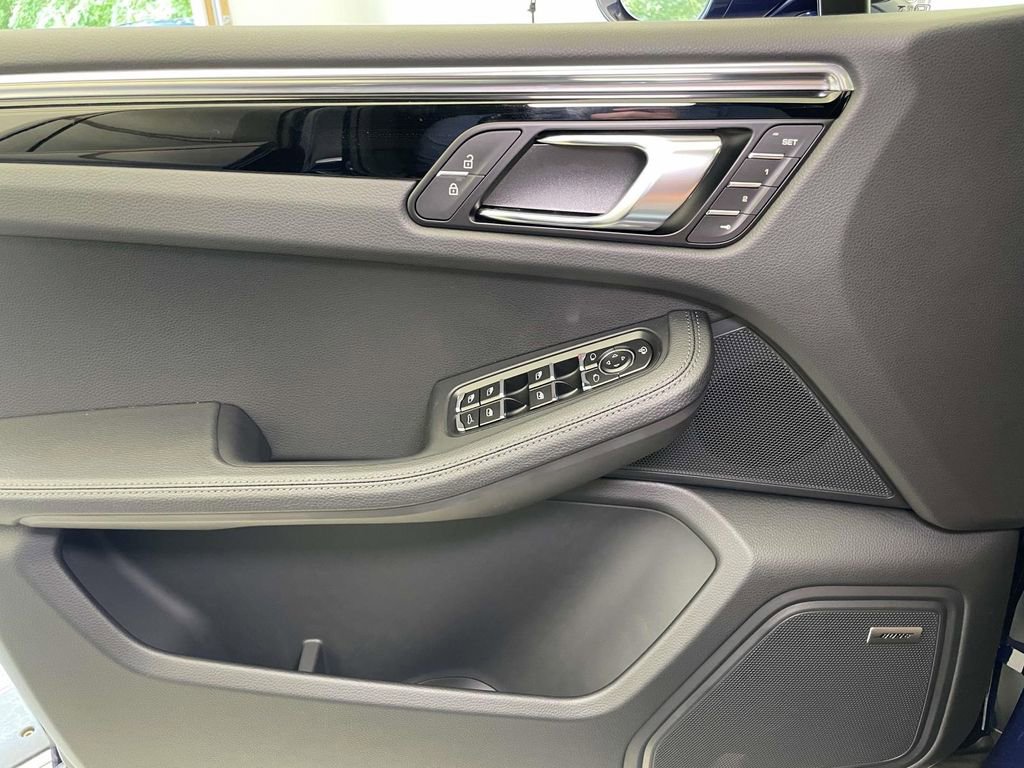 New 2025 Porsche Macan Base image 36