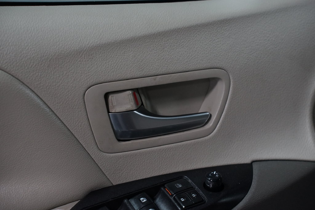 Certified 2020 Toyota Sienna LE FWD image 28