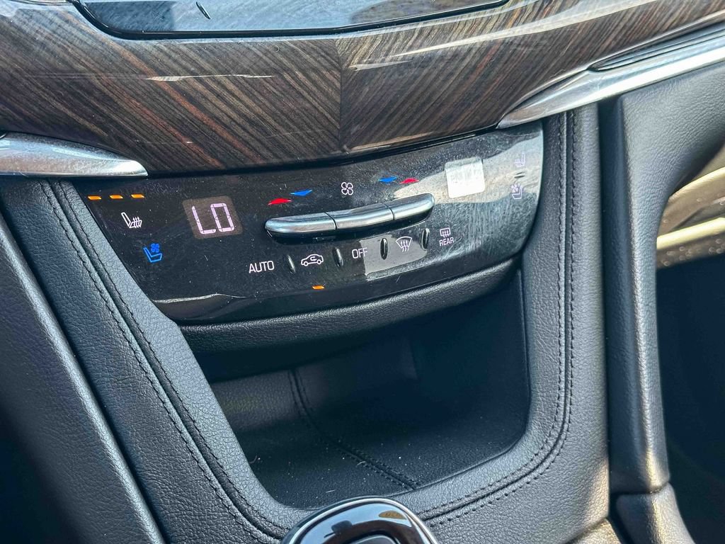 Used 2020 Cadillac XT6 Premium Luxury w/ Platinum Package FWD image 34