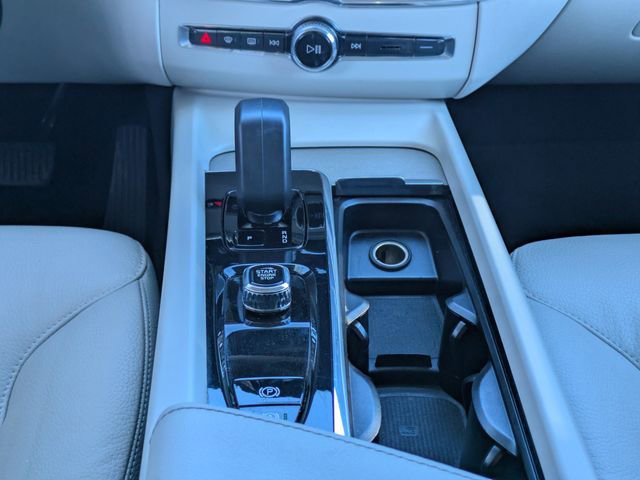 Used 2023 Volvo XC60 B5 Plus image 26