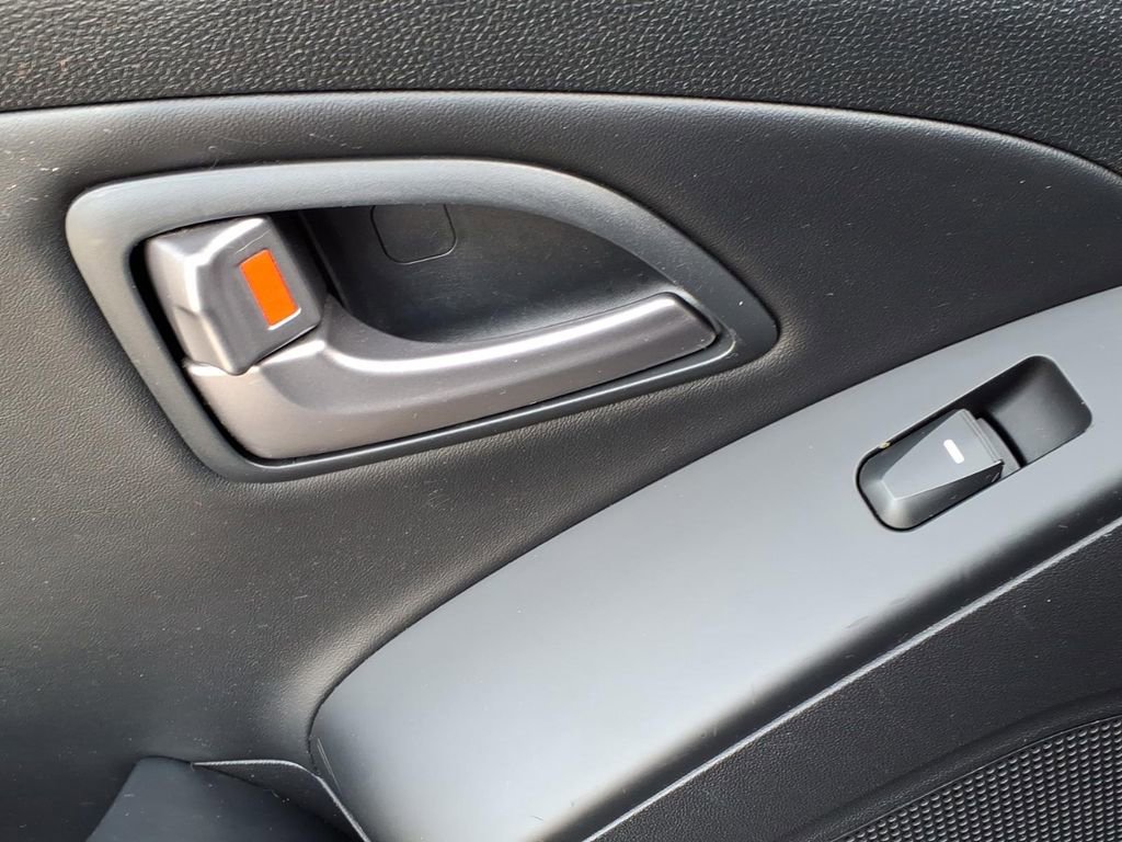 Used 2014 Hyundai Tucson SE image 14