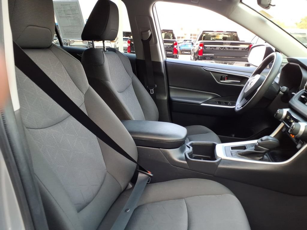 Used 2025 Toyota RAV4 XLE FWD image 23