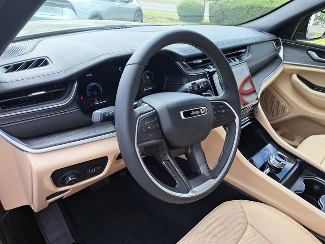 Used 2024 Jeep Grand Cherokee Limited w/ Luxury Tech Group II image 13