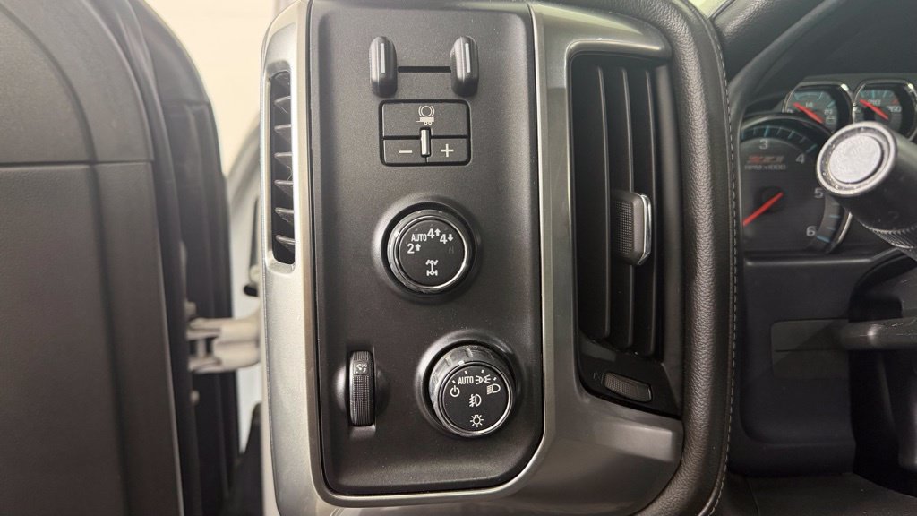 Used 2018 Chevrolet Silverado 1500 LTZ Z71 w/ LTZ Plus Package AWD/4WD image 16