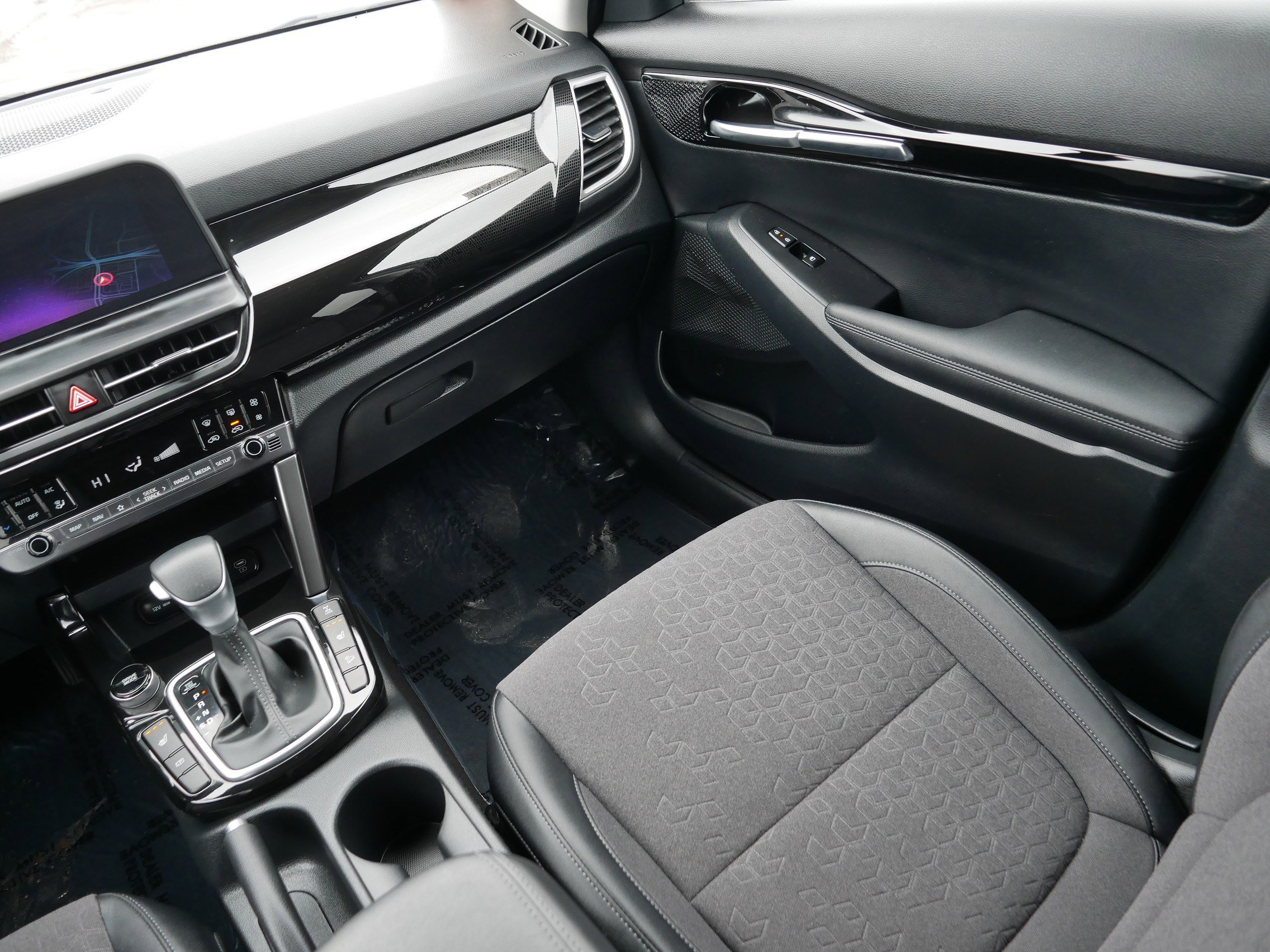 Certified 2025 Kia Seltos X-Line image 11