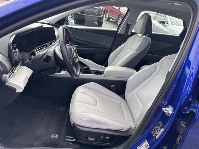 Used 2022 Hyundai Elantra Limited image 7