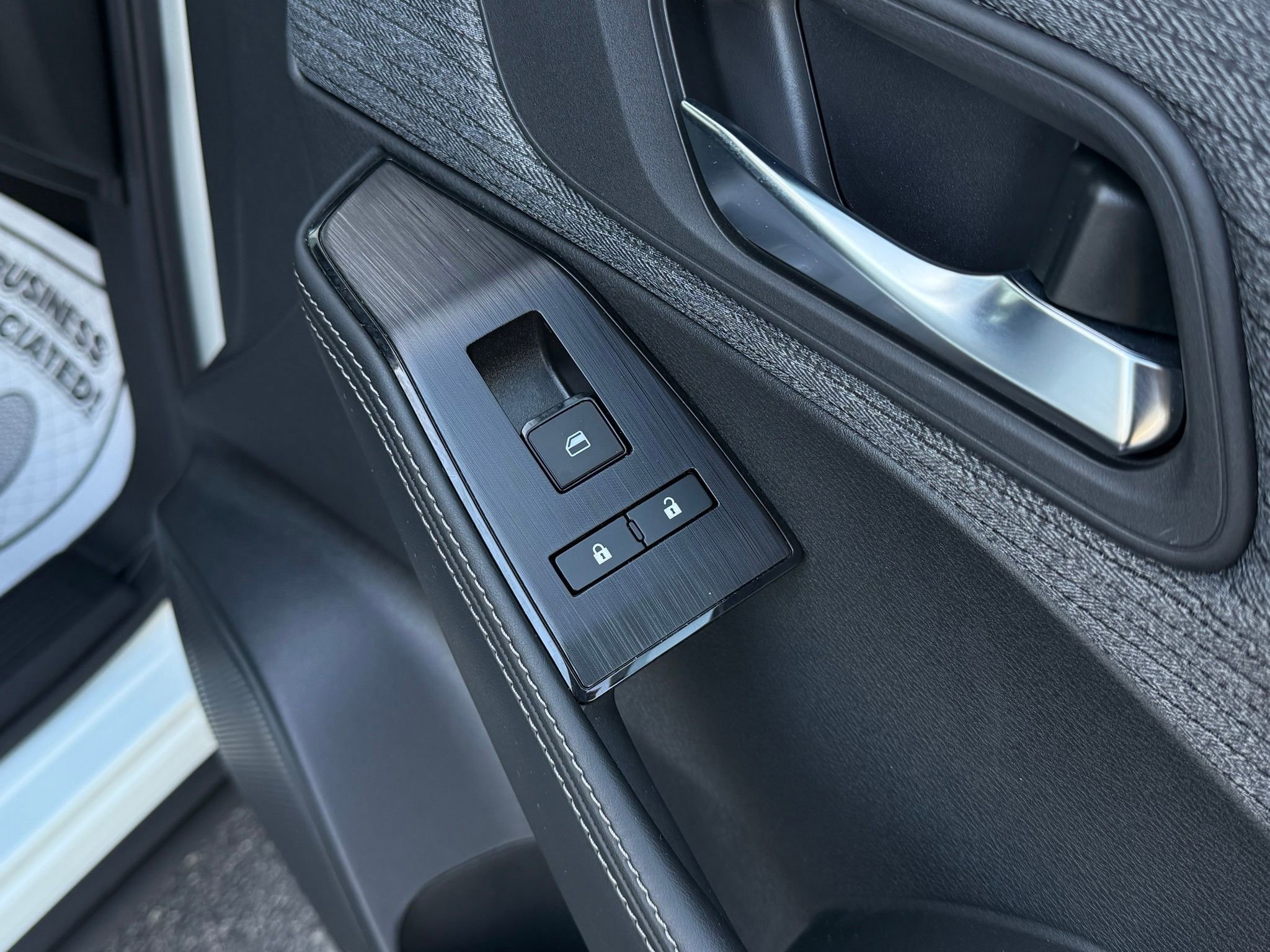 Used 2023 Nissan Rogue SV image 16