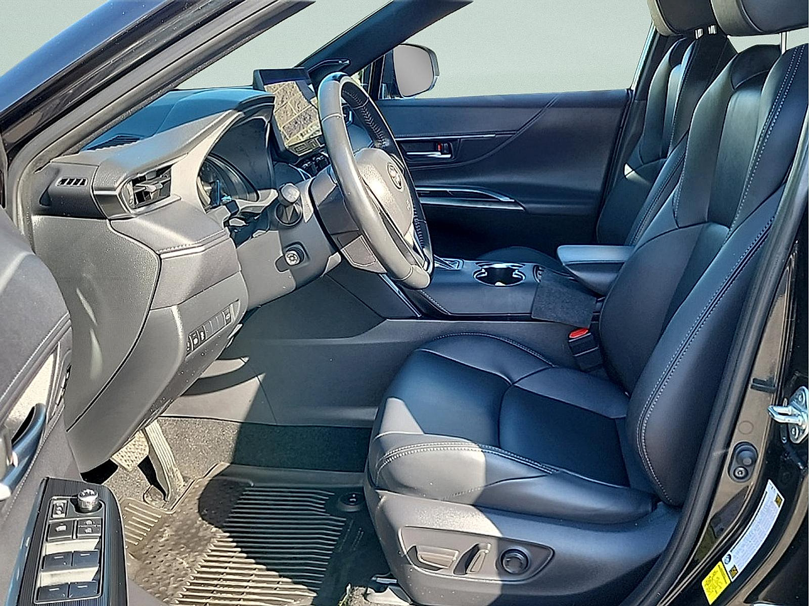 Used 2024 Toyota Venza XLE AWD/4WD image 13