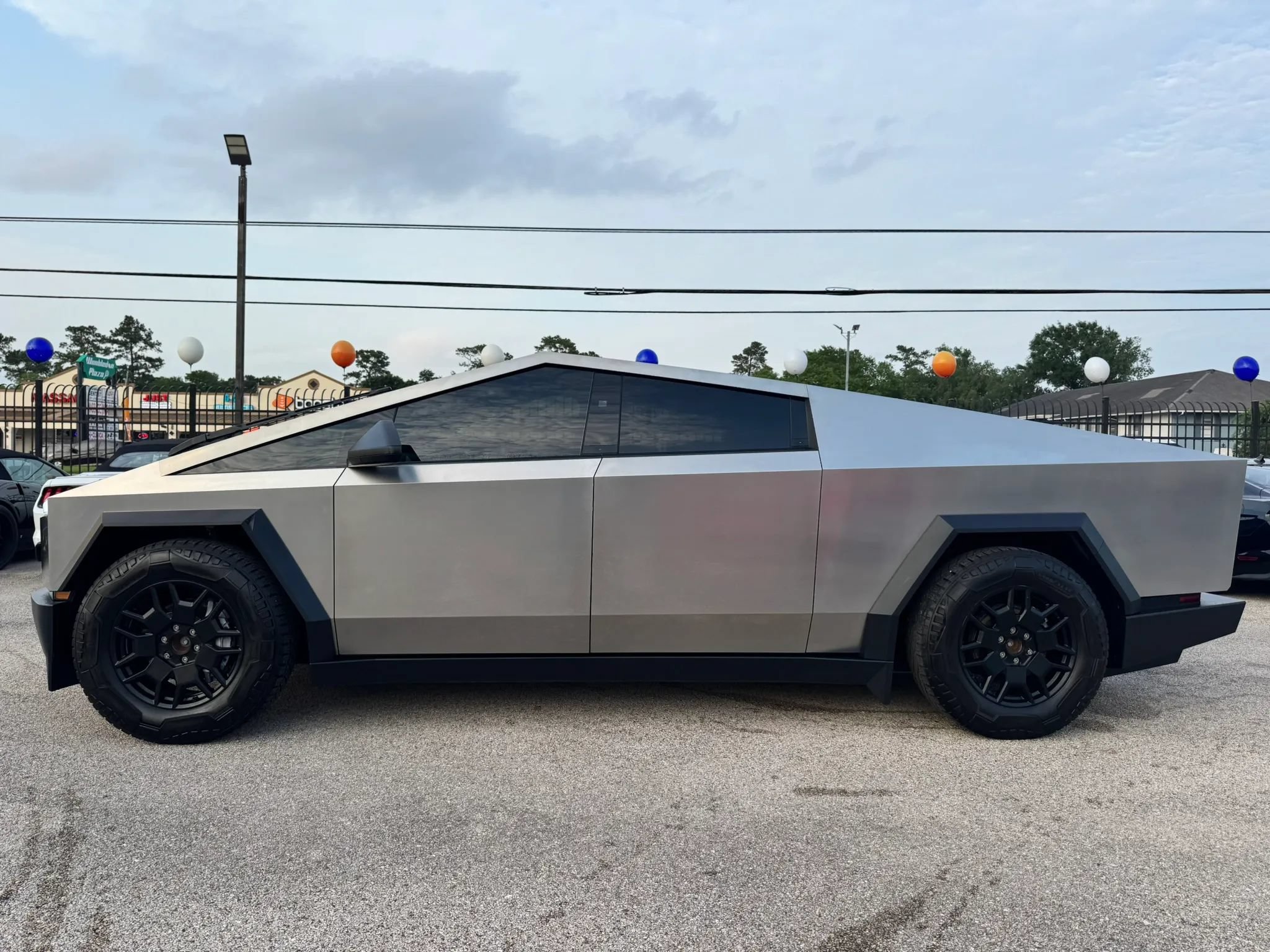 Used 2024 Tesla Cybertruck AWD Crew Cab image 10