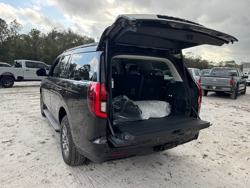 New 2025 Ford Expedition Active image 22