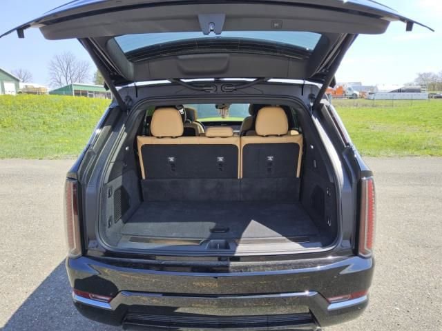 Used 2025 Cadillac Escalade IQ Sport 2 AWD/4WD image 9
