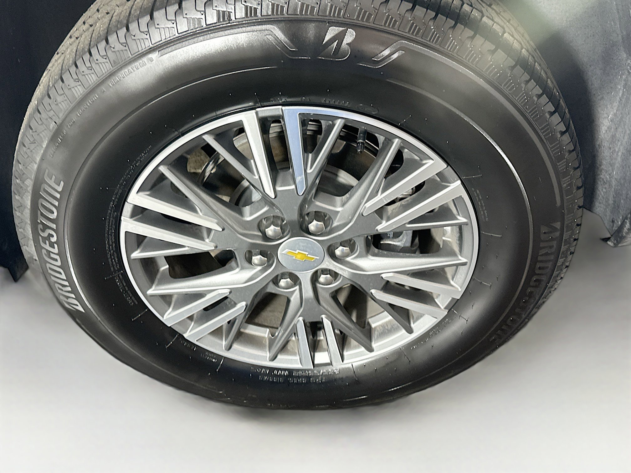 Used 2025 Chevrolet Traverse LT image 11