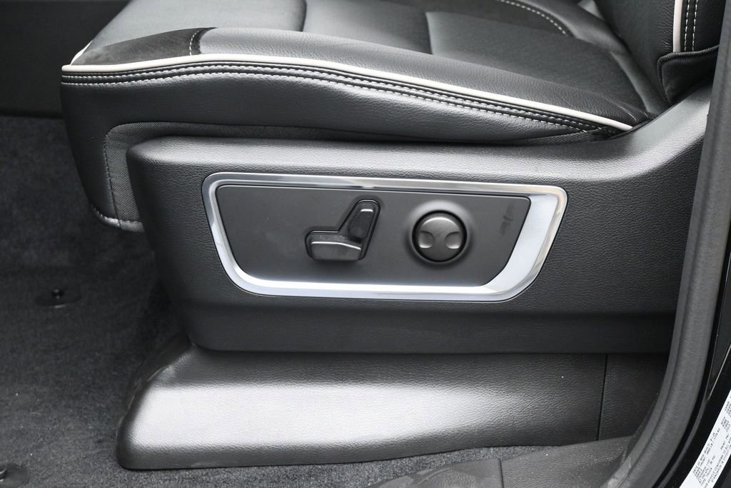 Used 2026 RAM 1500 Laramie AWD/4WD image 12