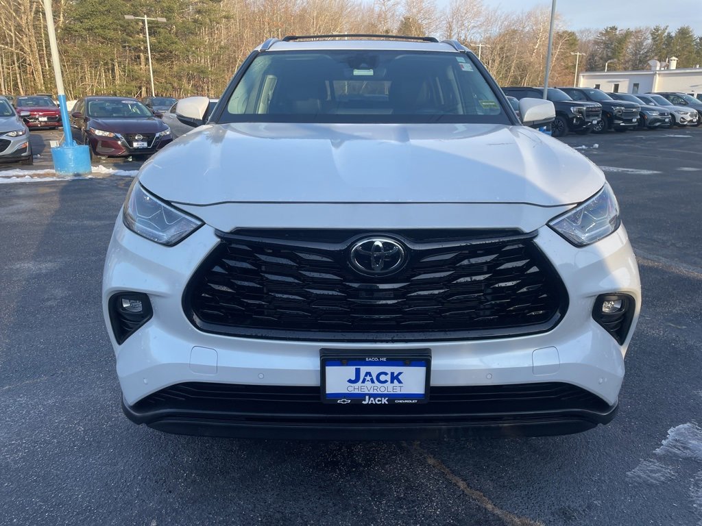 Used 2023 Toyota Highlander Limited image 2