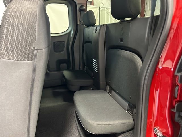 Used 2025 Nissan Frontier SV image 12