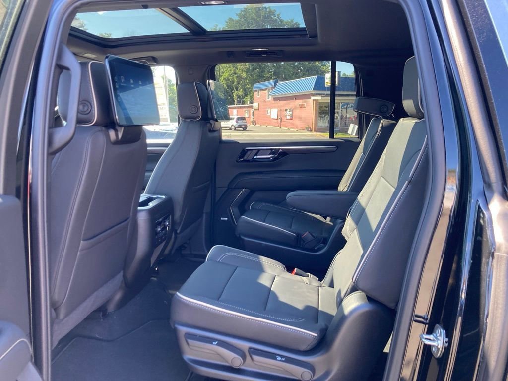 New 2025 Chevrolet Suburban Premier AWD/4WD image 21