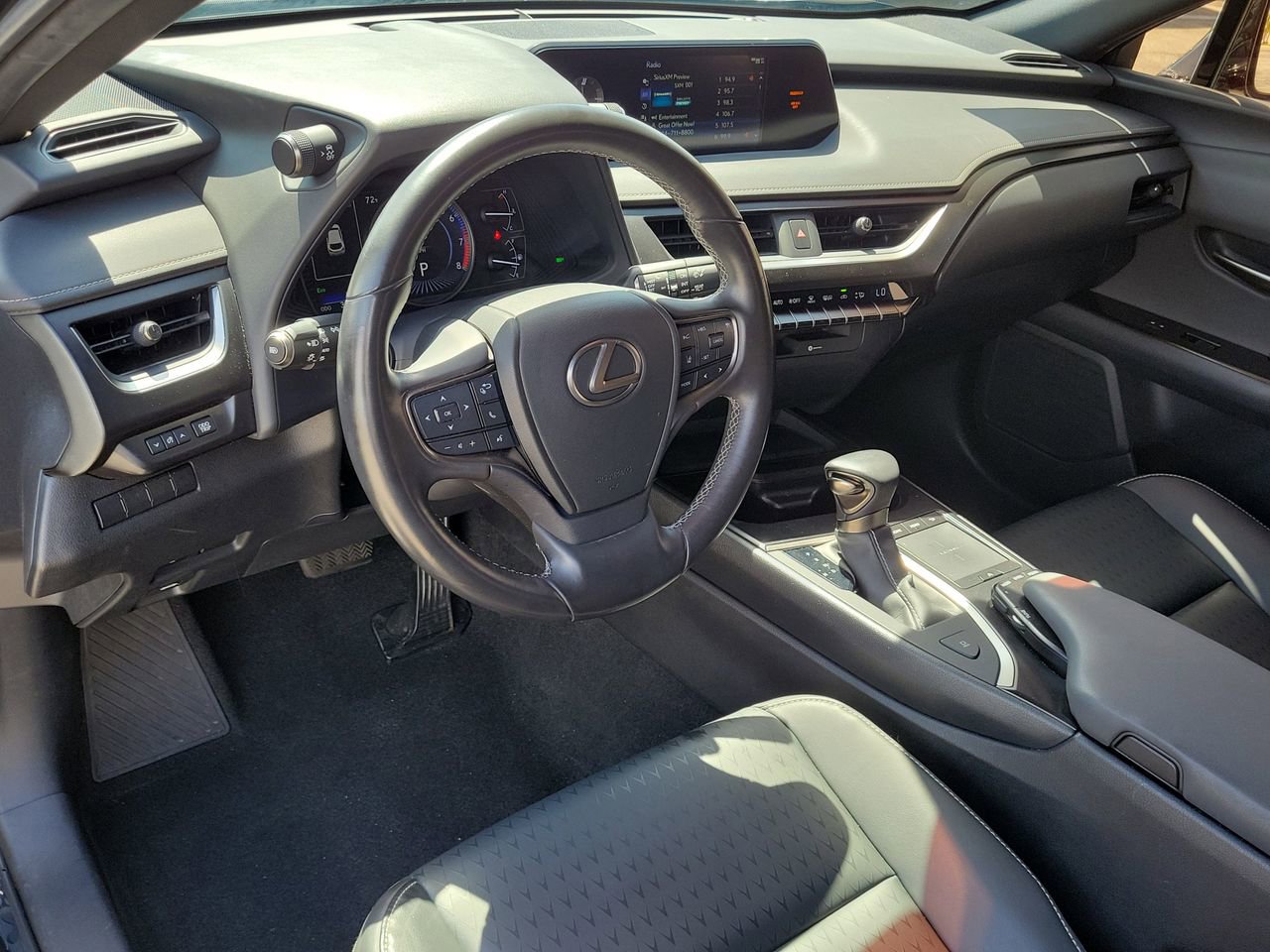 Used 2021 Lexus UX 200 image 21