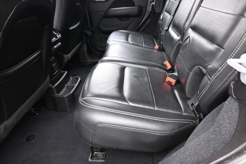 Used 2018 Jeep Wrangler Unlimited Sahara AWD/4WD image 31