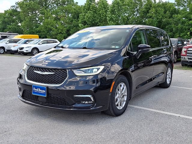Used 2024 Chrysler Pacifica Touring-L FWD image 5