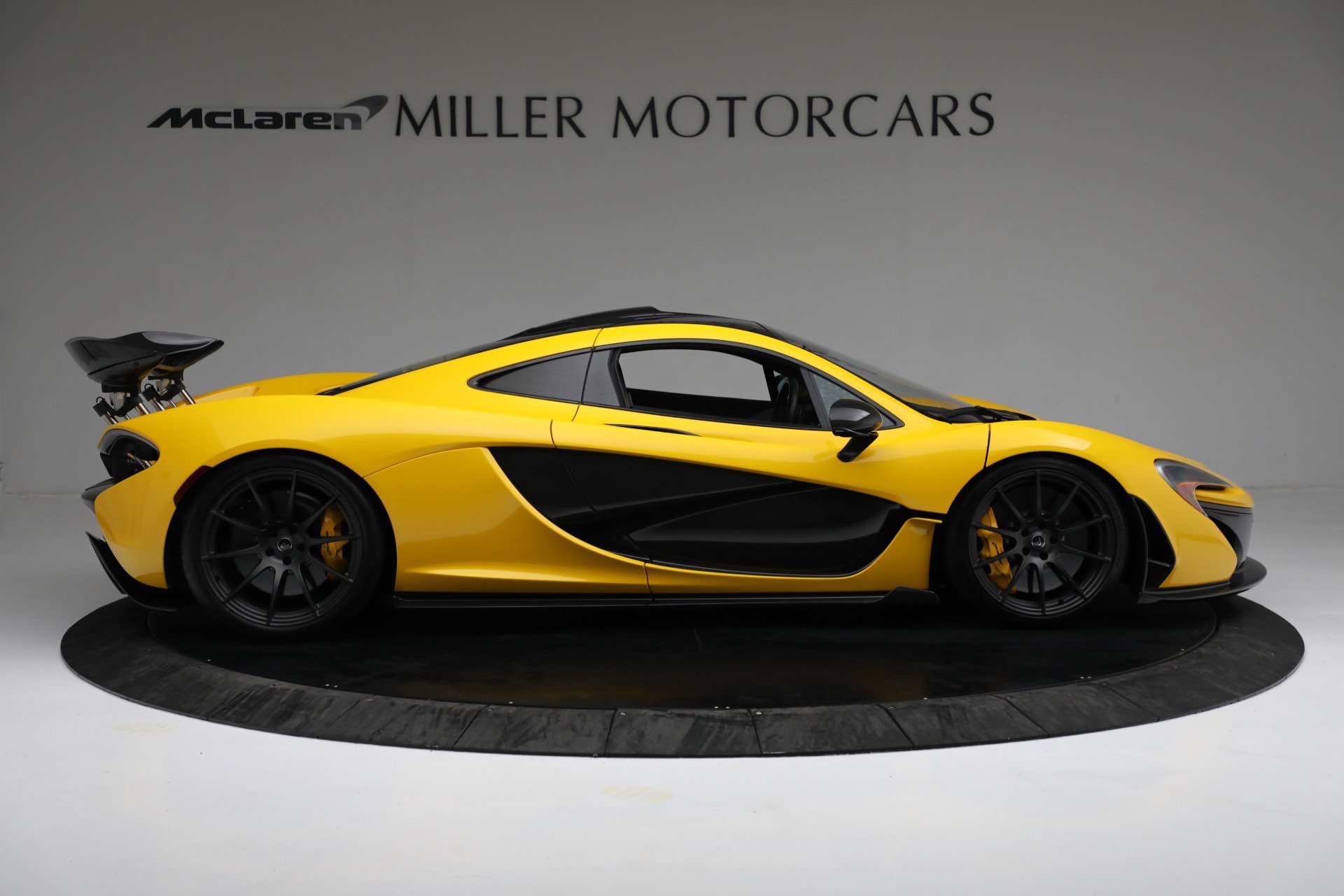 Used 2015 McLaren P1 RWD image 8
