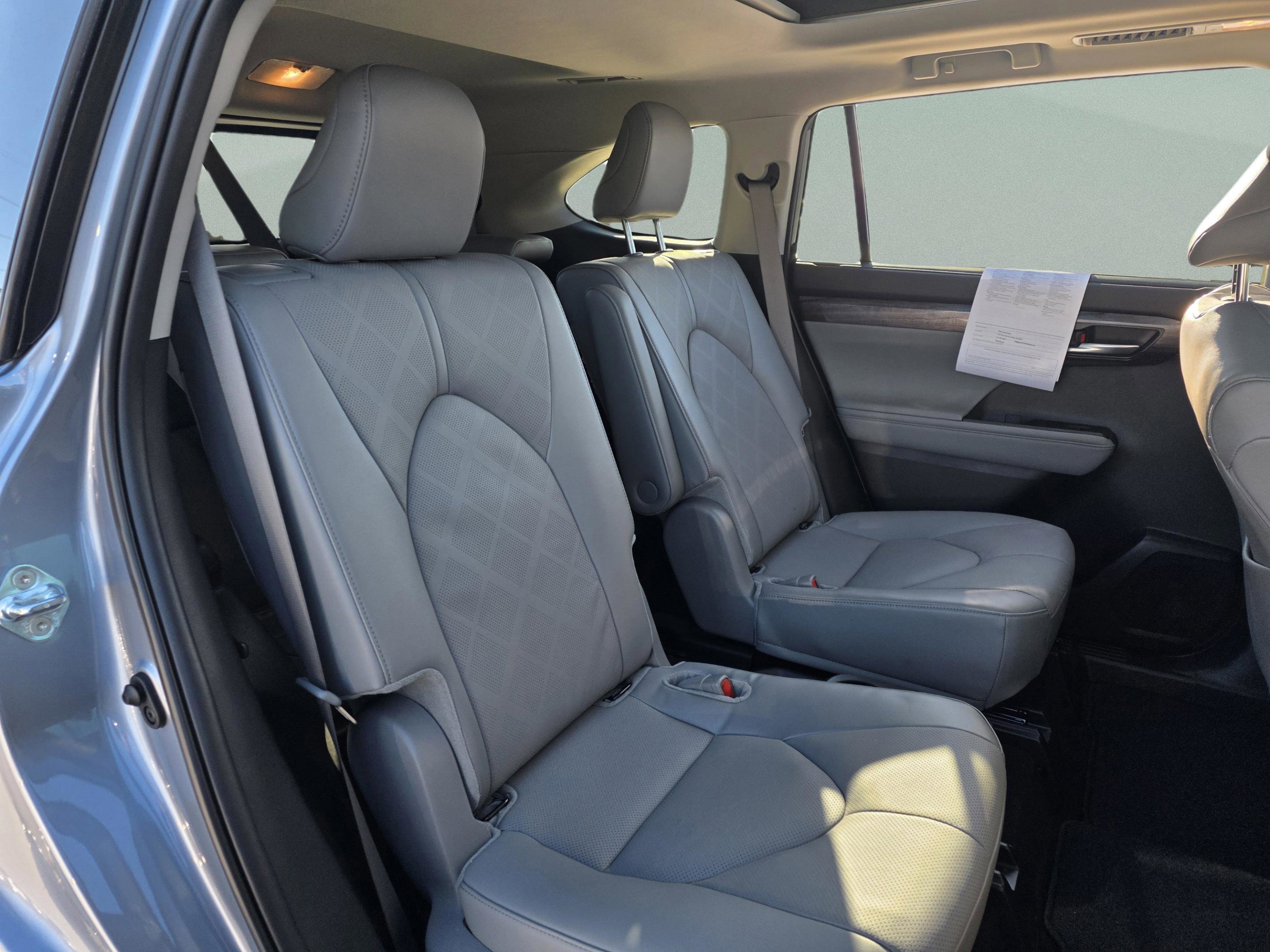 Used 2024 Toyota Highlander Platinum image 20