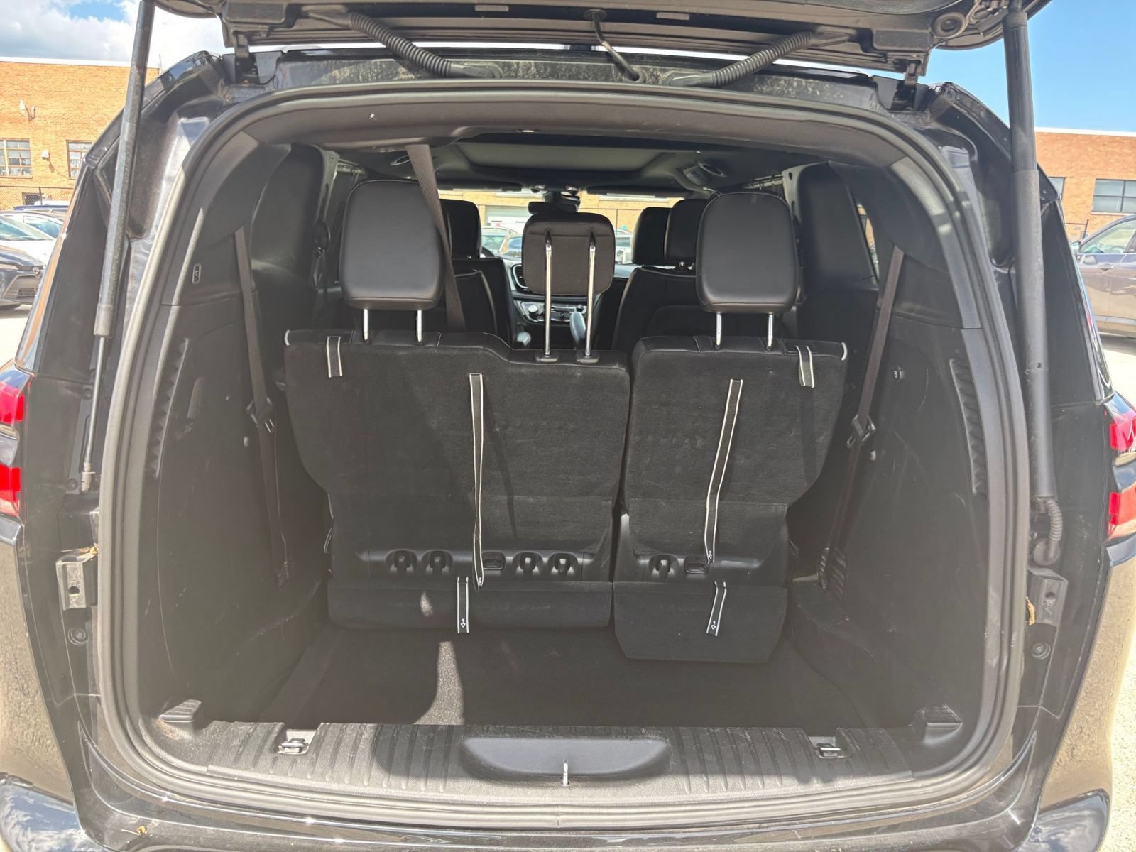 Used 2025 Chrysler Pacifica Limited FWD image 35