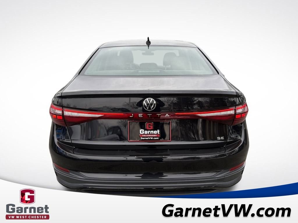 Used 2025 Volkswagen Jetta SE w/ Sunroof Package image 4