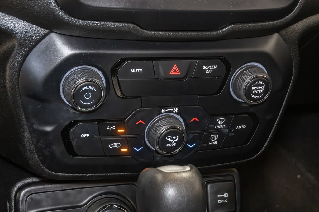 Used 2019 Jeep Renegade Altitude w/ Quick Order Package 2XM AWD/4WD image 18