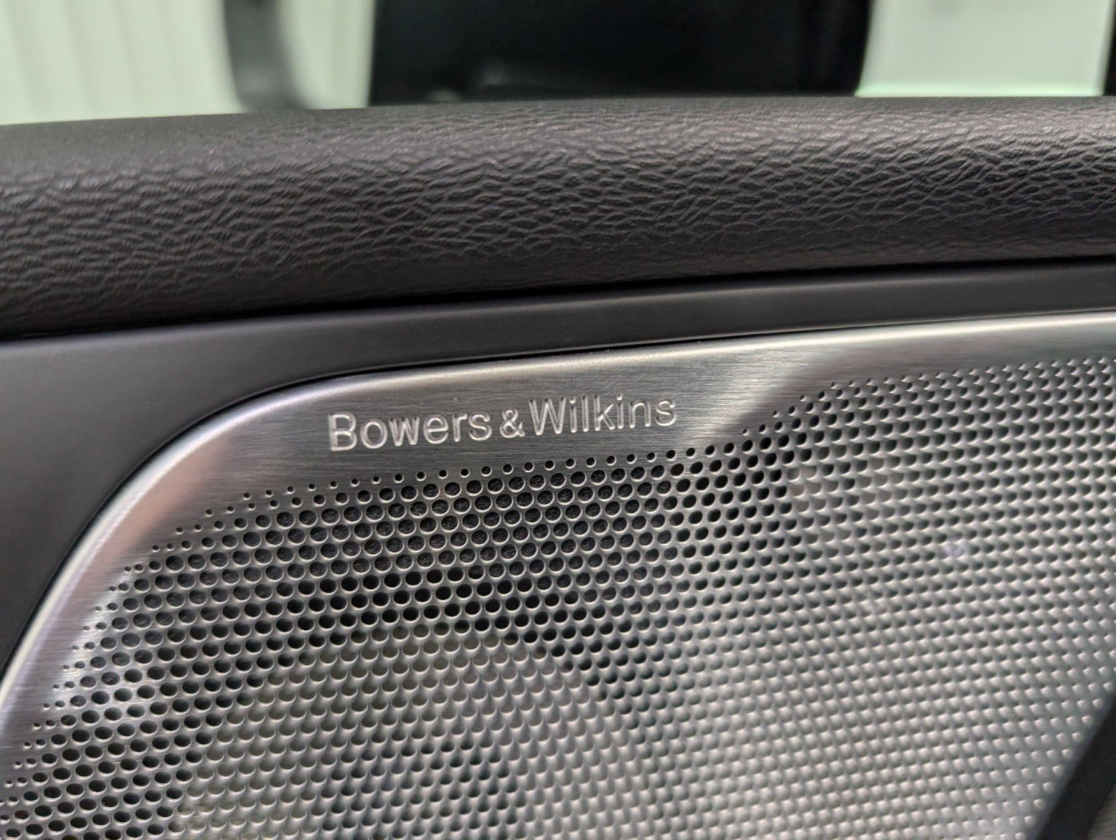 Used 2022 Volvo XC60 T8 R-Design w/ Advanced Package image 16