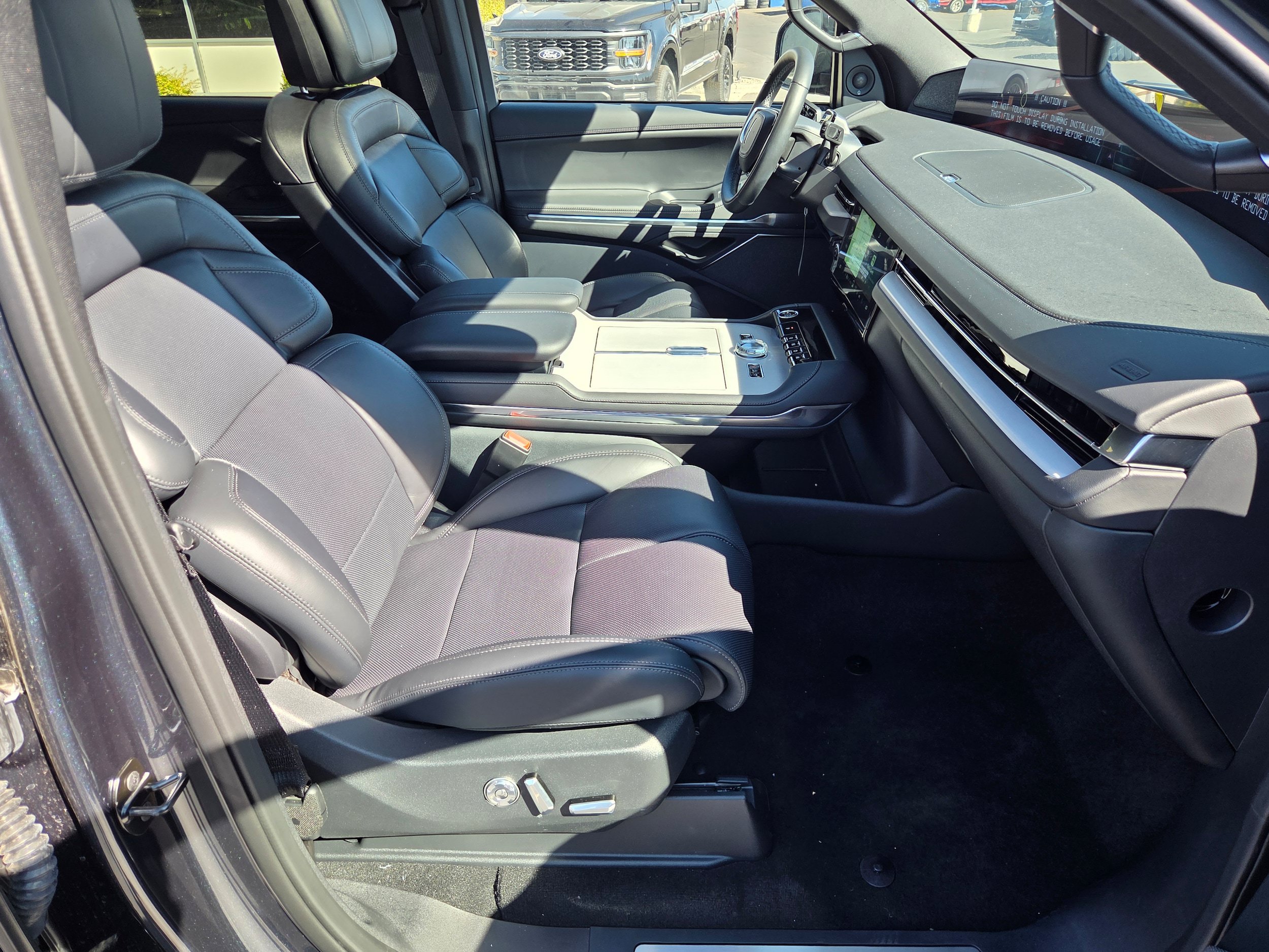 New 2026 Lincoln Navigator L Reserve w/ Jet Appearance Package AWD/4WD image 24