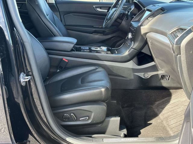 Used 2019 Ford Edge Titanium w/ Cold Weather Package image 25