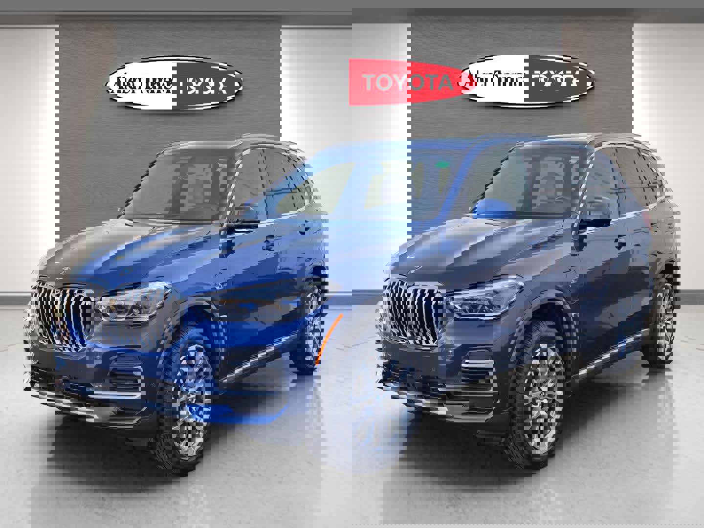 Used 2023 BMW X5 xDrive45e w/ Executive Package image 3