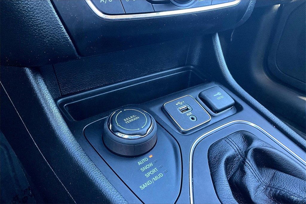 Used 2022 Jeep Cherokee Latitude Lux image 32