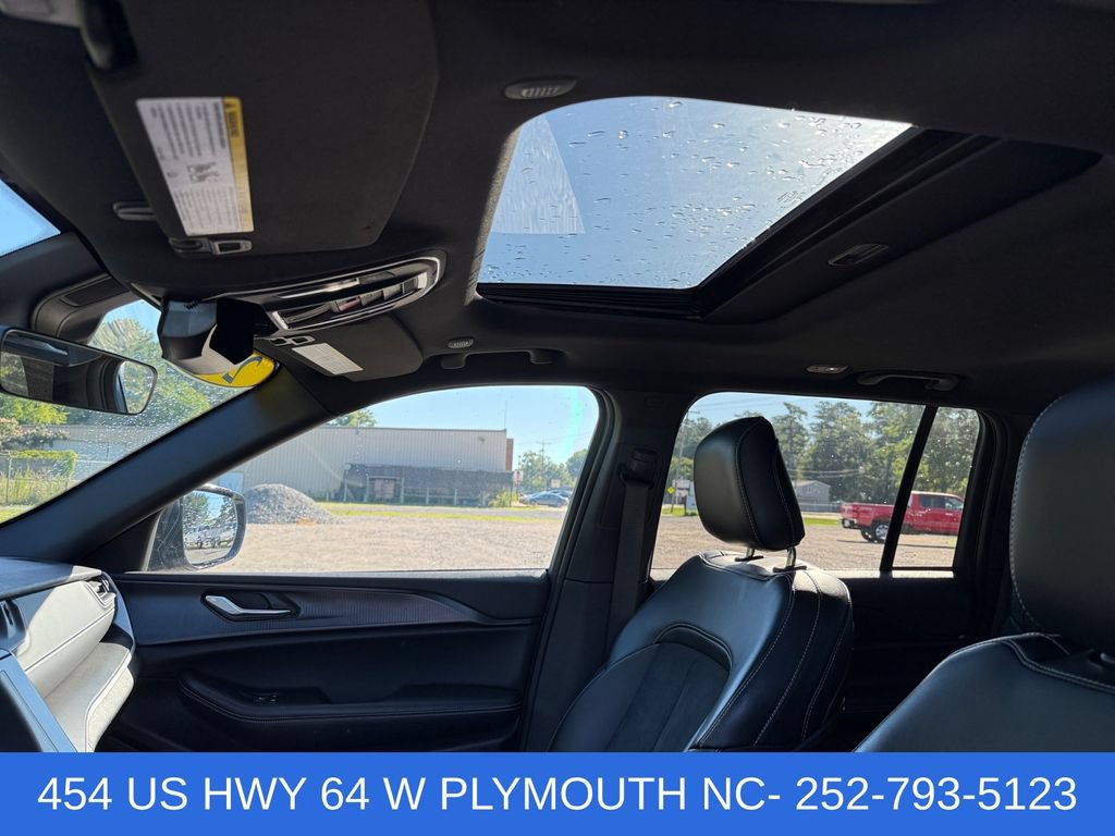 Used 2025 Jeep Grand Cherokee Altitude AWD/4WD image 23