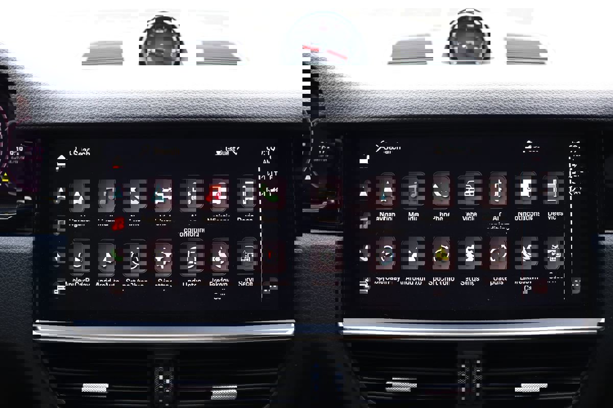 Used 2022 Porsche Cayenne Platinum Edition image 19