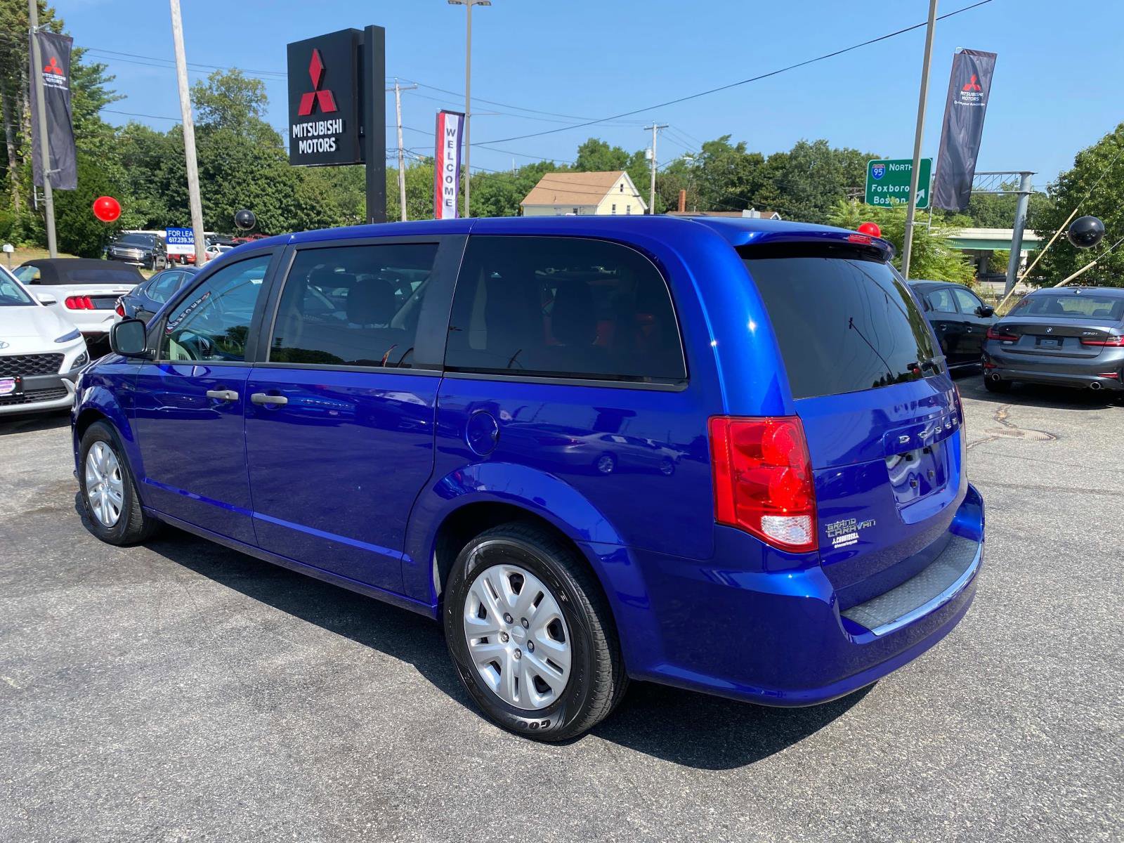 Used 2019 Dodge Grand Caravan SE image 3