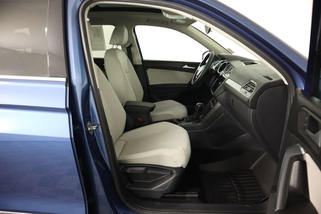 Used 2020 Volkswagen Tiguan SE w/ Panoramic Sunroof Package image 59