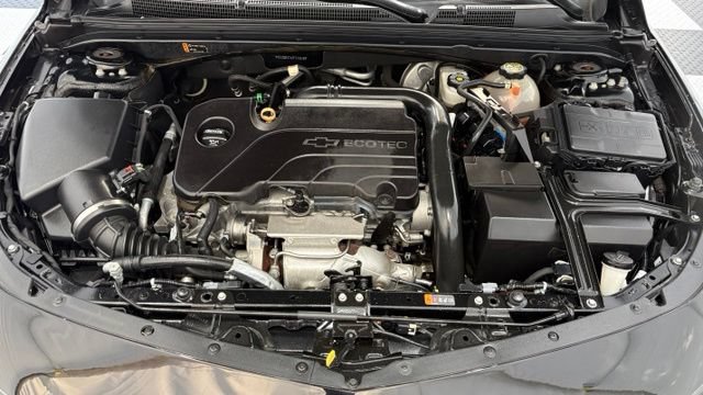 Used 2018 Chevrolet Malibu LT w/ Driver Confidence Package FWD image 8