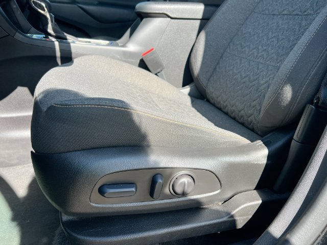 Used 2024 Chevrolet Equinox LT FWD image 23