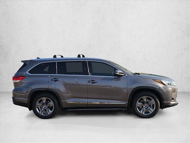 Used 2017 Toyota Highlander Limited Platinum AWD/4WD image 4