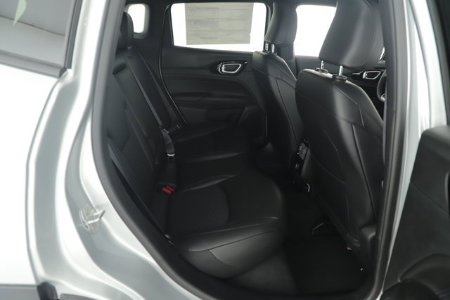 New 2026 Jeep Compass Latitude image 13