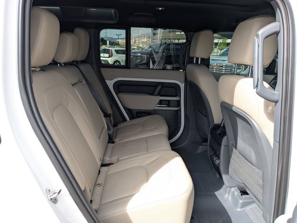 Used 2023 Land Rover Defender 110 SE AWD/4WD image 29
