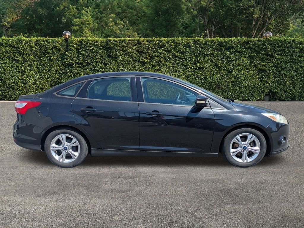 Used 2014 Ford Focus SE w/ SE Winter Package image 3
